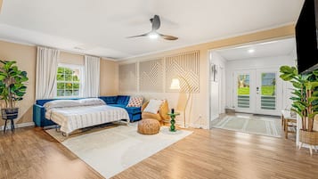 5 bedrooms, desk, iron/ironing board, travel cot