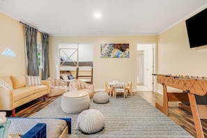 5 bedrooms, desk, iron/ironing board, free WiFi