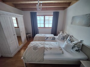 2 bedrooms, WiFi, bed sheets - Cozy and lovingly furnished vacation apartment in the Black Forest (Ibach)