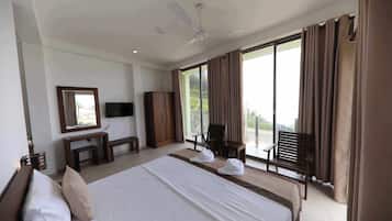 Desk, laptop workspace, soundproofing, free WiFi