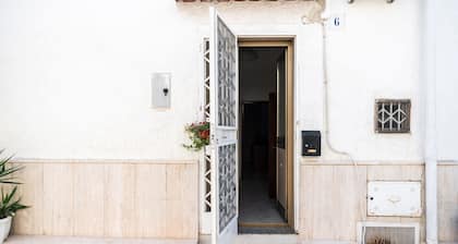 Tina House & Parking by BarbarHouse