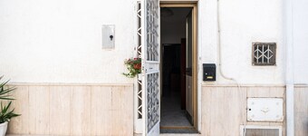 Tina House & Parking by BarbarHouse