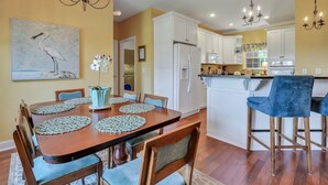 Dining - Low Country Living-Deep water dock, Gorgeous views (Midway)