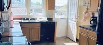 Family Friendly Beach House - 4 Minute Walk to Beach