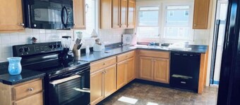 Family Friendly Beach House - 4 Minute Walk to Beach