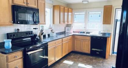 Family Friendly Beach House - 4 Minute Walk to Beach