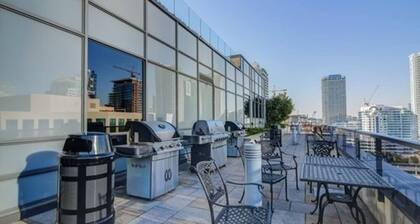 2-bedroom Condo in Welcoming Downtown Toronto