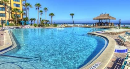 NEW Ocean Front King Bed Studio in Daytona Beach