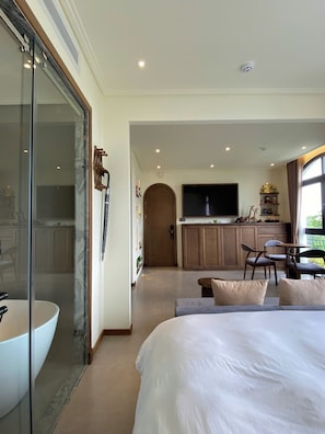 Minibar, individually decorated, individually furnished, desk - JB Serviced Apartment Phu Quoc (Phu Quoc)