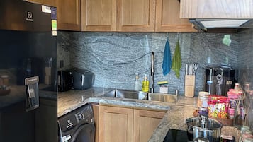 Superior Studio, Balcony, Garden View | Private kitchen | Full-size fridge, microwave, stovetop, rice cooker
