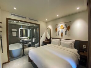 Deluxe Studio, Balcony, Garden View