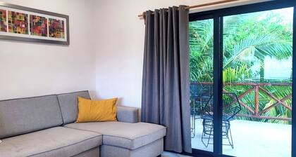 Cozy 2-bedroom apartment with WiFi, AC in charming Holbox