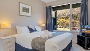 2 bedrooms, iron/ironing board, free WiFi, bed sheets - Aspect 4 - Central Village (Central Village)