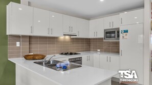 Forno, piano cottura, lavastoviglie, macchina per tè/caffè