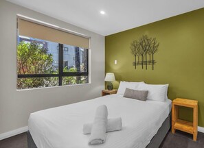 3 bedrooms, iron/ironing board, bed sheets