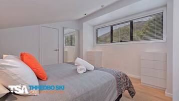 4 bedrooms, iron/ironing board, free WiFi, bed sheets