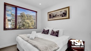 3 bedrooms, iron/ironing board, free WiFi, bed sheets - Elevation 5 - Central Village (Central Village)