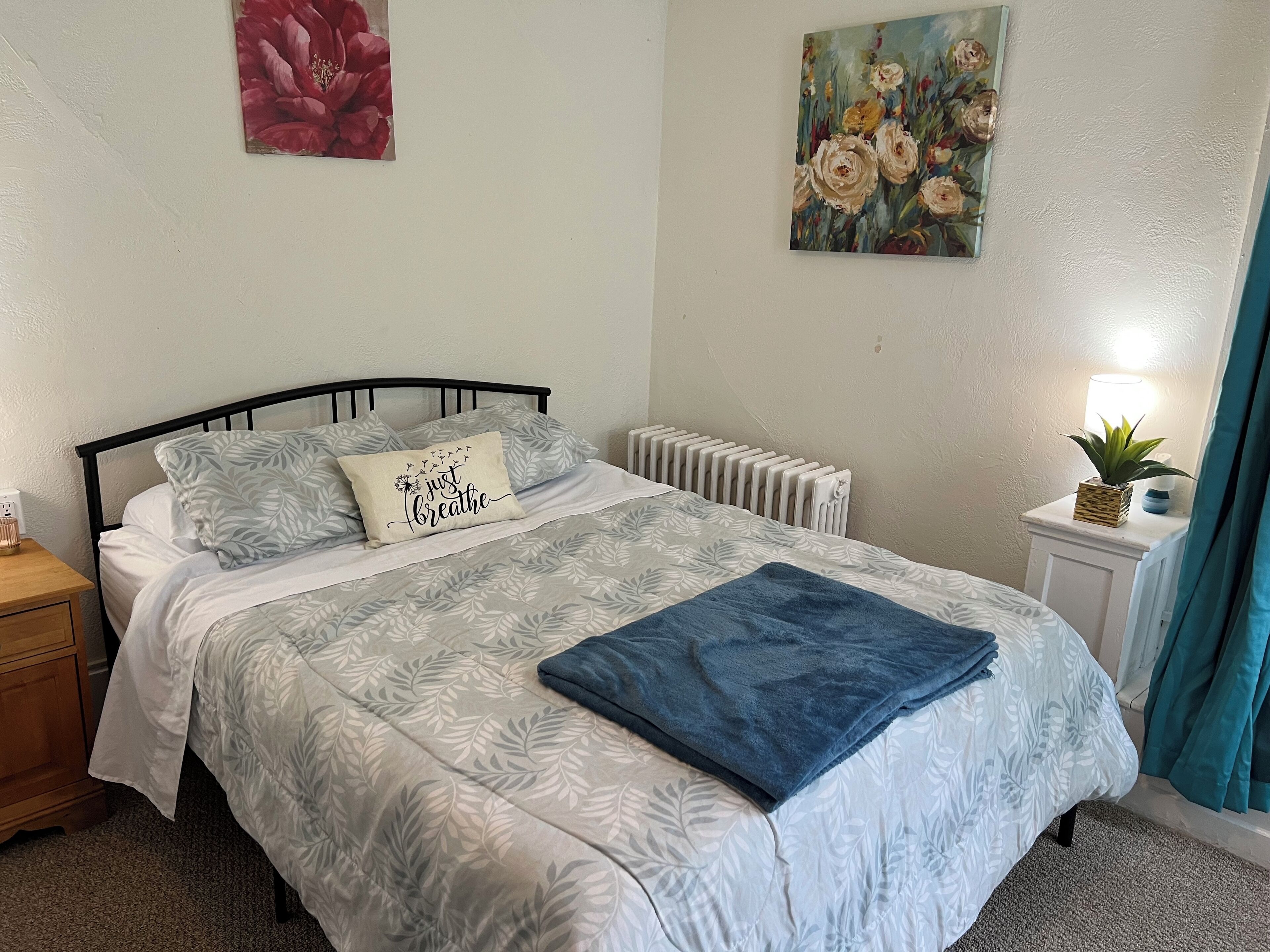 3 chambres, fer et planche à repasser, Wi-Fi, draps fournis