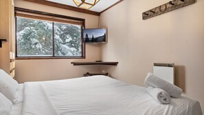 2 bedrooms, iron/ironing board, free WiFi, bed sheets
