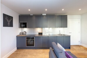 Private kitchen - Hampden Apartments - The Anne (Windsor)