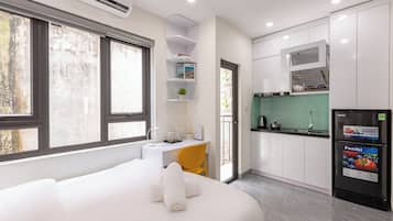 King Suite | Egyptian cotton sheets, premium bedding, memory foam beds, desk