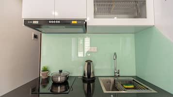 Studio Deluxe | Bếp riêng | Dụng cụ pha cà phê/trà, ấm điện, khăn giấy