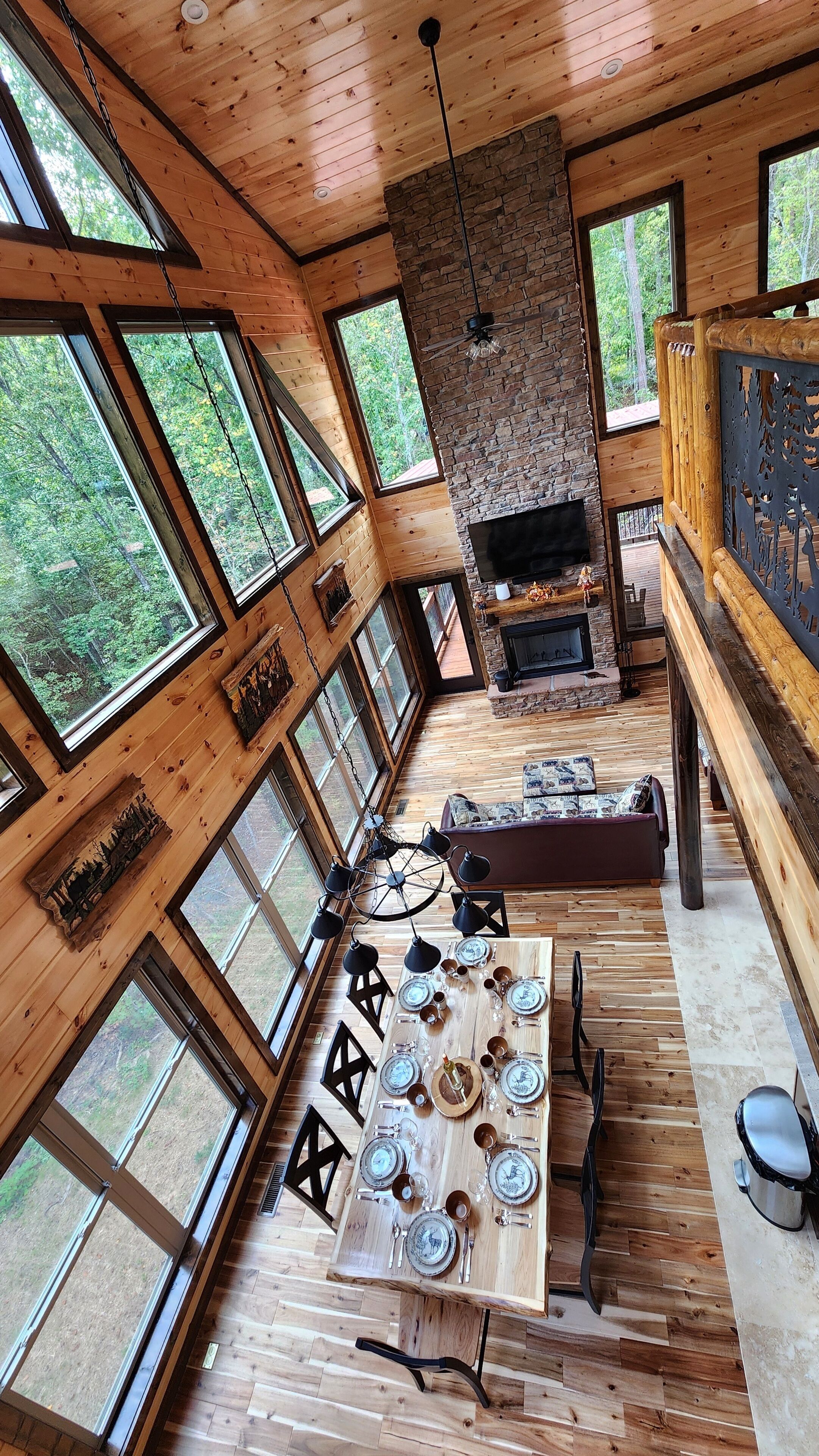 Open concept living area with spacious & seamless design between the spaces.