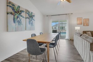 Dining - Luxury Retreat w/ Heated Saltwater Pool &Big Patio Perfect for 2 families (Cape Coral)