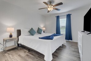 4 bedrooms, desk, iron/ironing board, travel crib