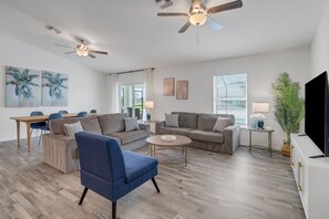 Smart TV, table tennis