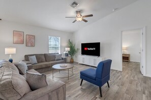 Téléviseur connecté, table de ping-pong