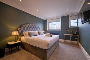 Deluxe kamer, 1 twee- of 2 eenpersoonsbedden | Luxe beddengoed, individueel gedecoreerd, individueel gemeubileerd