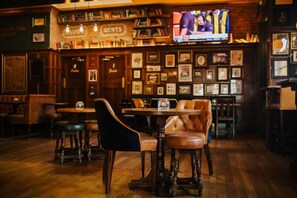 Bar (on property) - The Hanbury Townhouse (London)