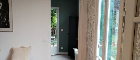 2 bedrooms, bed sheets