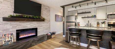 Réfrigérateur, micro-ondes, four, plaque de cuisson