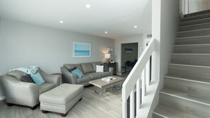 Fernseher, DVD-Player, Tischfußball