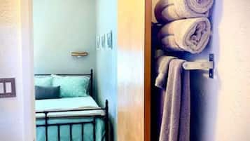 1 bedroom, desk, iron/ironing board, free WiFi