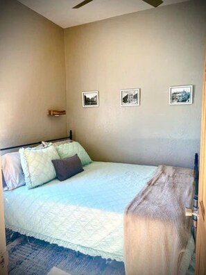 1 chambre, bureau, fer et planche à repasser, Wi-Fi gratuit