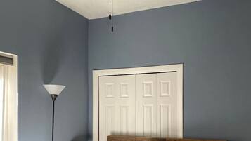 1 bedroom, desk, iron/ironing board, free WiFi