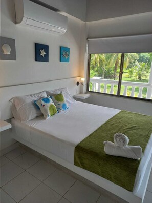 Laptop workspace - Tropical Garden House (San Andrés)