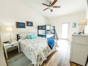 3 habitaciones, tabla de planchar con plancha, wifi y ropa de cama 