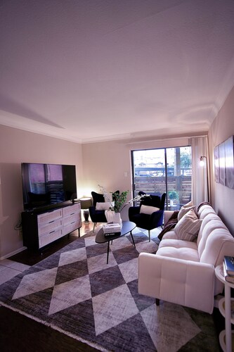 King bed apartment in Medical Center -NRG -Downtown.Free parking,WiFi,pool, gym