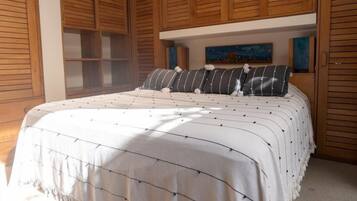 Departamento, vista al océano | 3 habitaciones, cortinas blackout y tabla de planchar con plancha