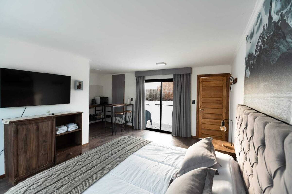 Comfort-Apartment, Hügelblick | Hochwertige Bettwaren, Daunenbettdecken, kostenloses WLAN, Bettwäsche