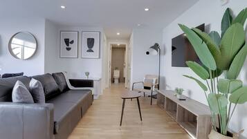 Apartment | Living room | 40-inch Smart TV with cable channels