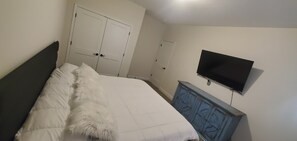 4 bedrooms, desk, free WiFi, bed sheets - Knoxville Farragut Home Top Golf Turkey Creek Shopping UT Games (Knoxville)