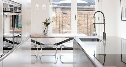 Luxurious Central Windsor Town House