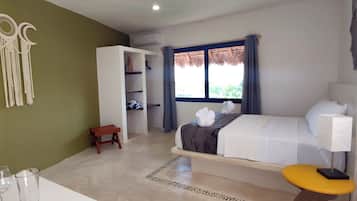 1 soveværelse, pengeskab på værelset, strygejern/strygebræt