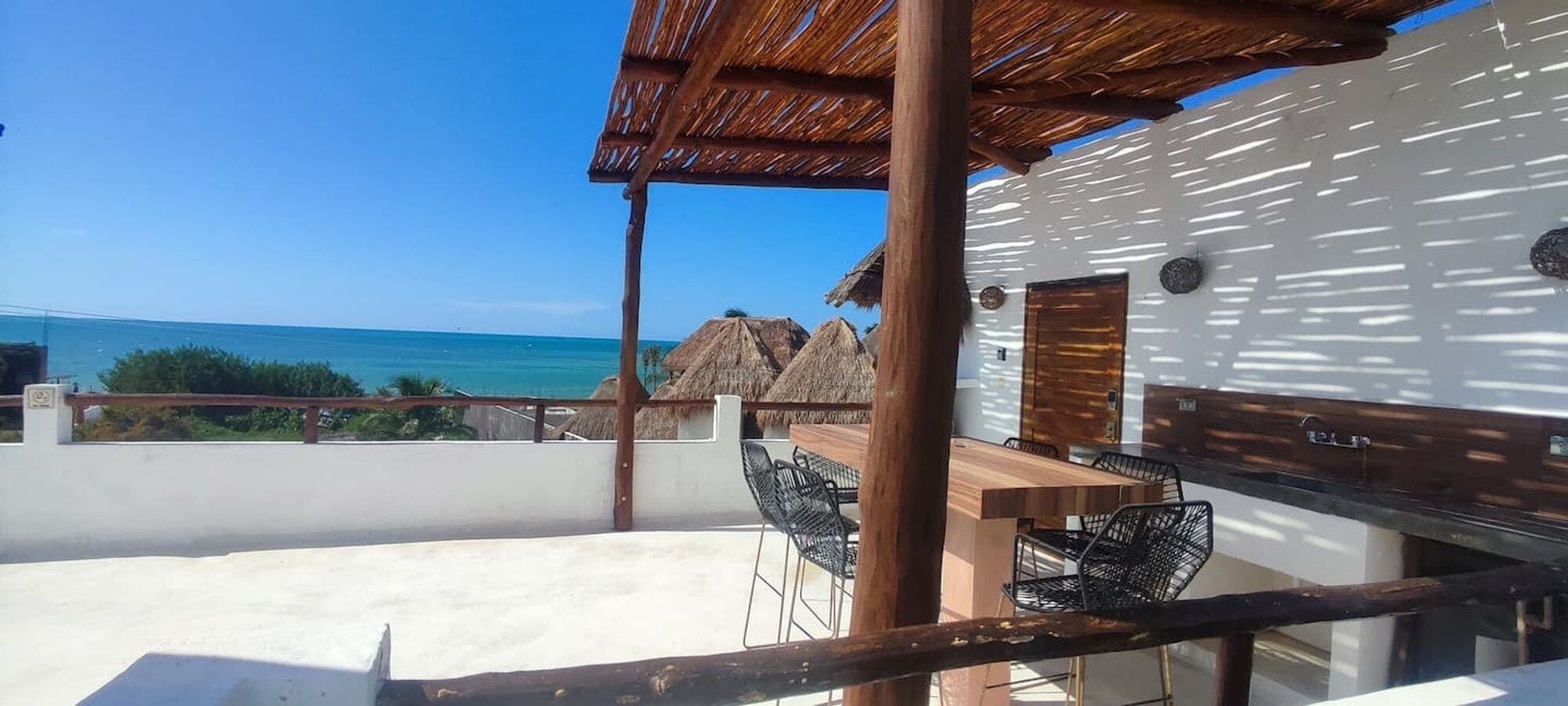 屋外ダイニングエリア