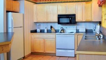 Fridge, microwave, coffee/tea maker, cookware/dishes/utensils